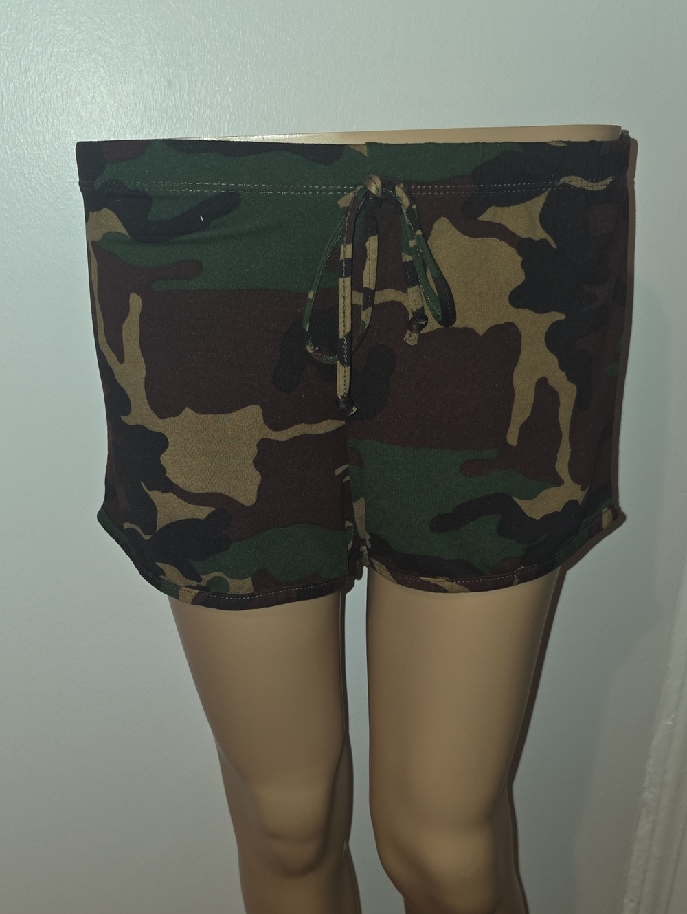 Women’s Camouflage Drawstring Athletic Shorts - Green Camo